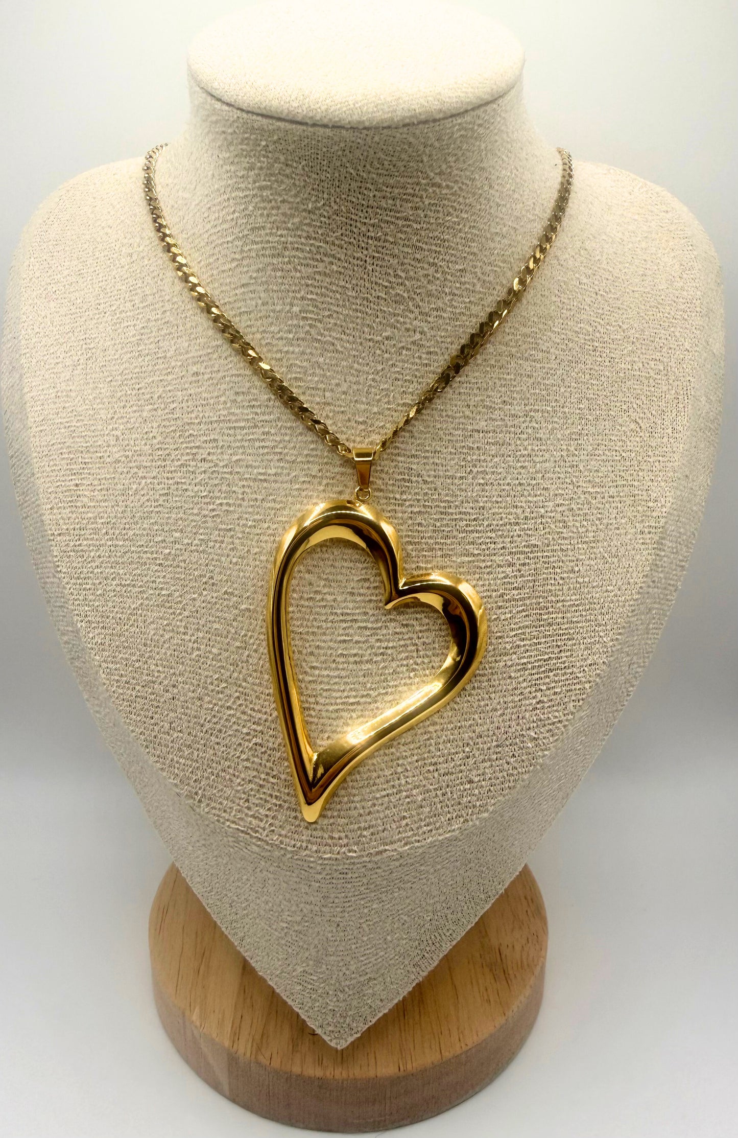 Collar de corazón radiante