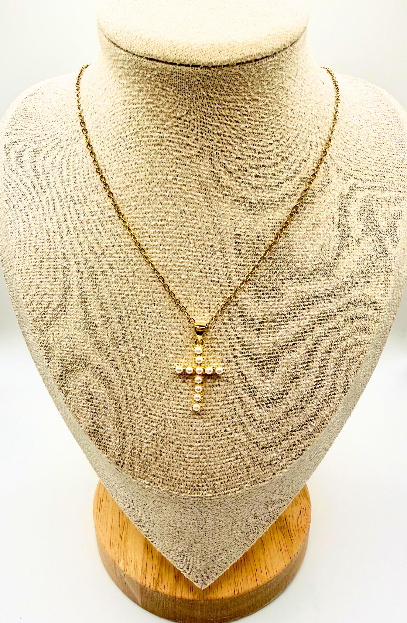 Collar de cruz de perla dorada