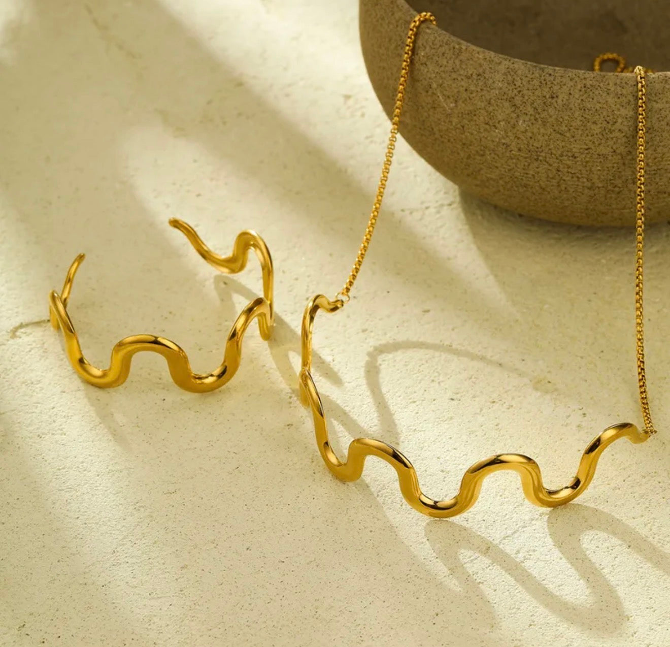 Waves Golden Necklace Set