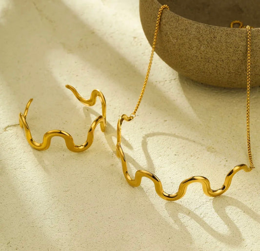 Waves Golden Necklace Set