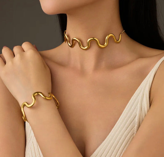 Waves Golden Necklace Set