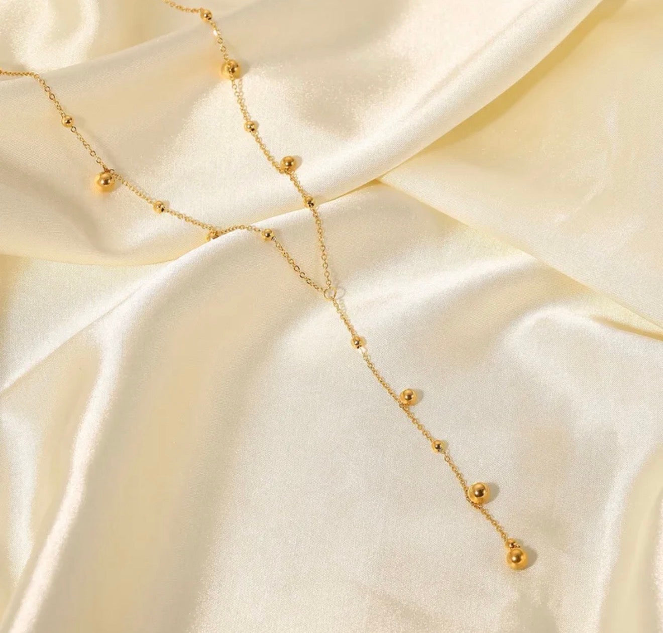 Collar de gotas doradas