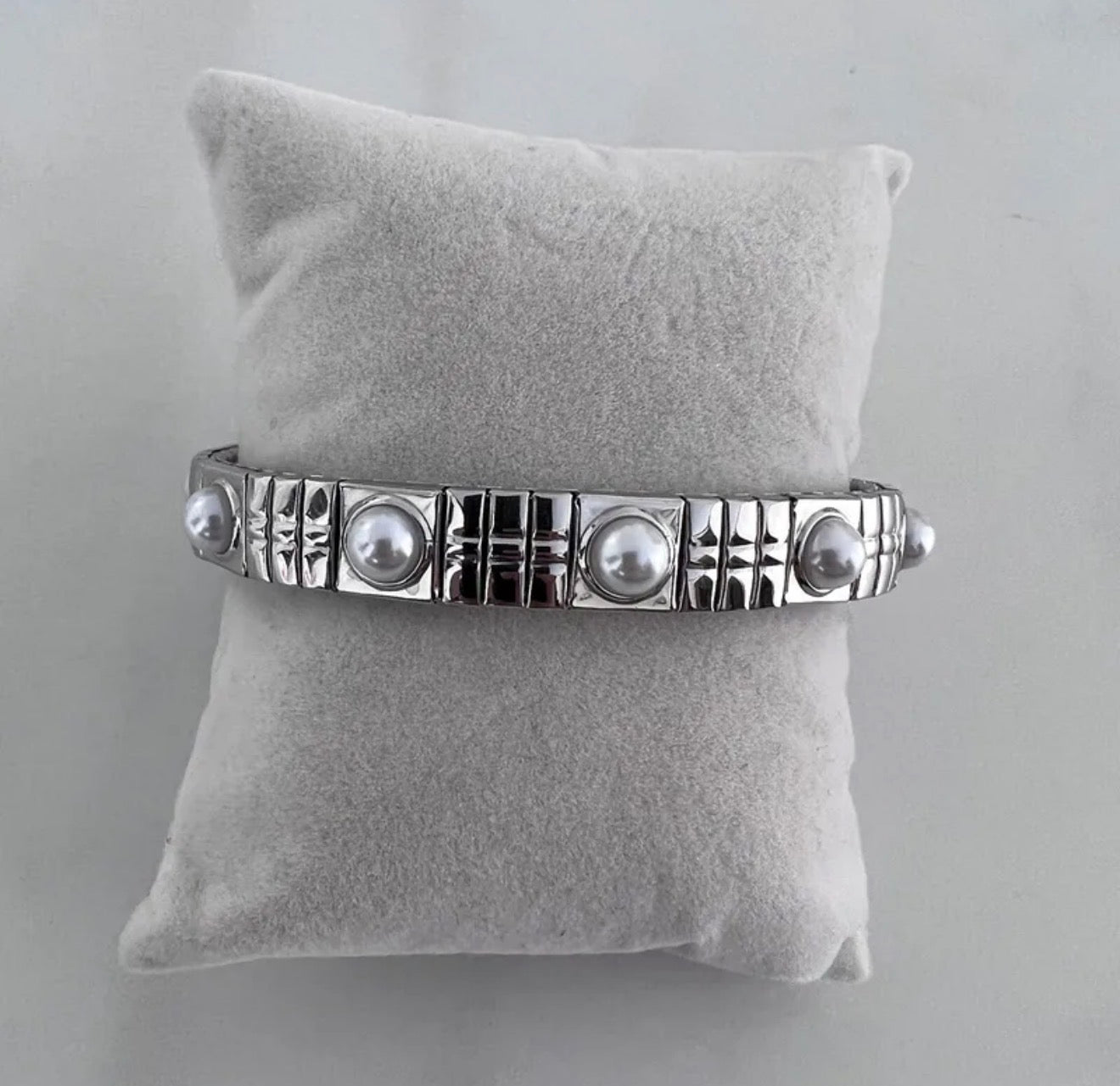 Pearl Stretch Bracelet