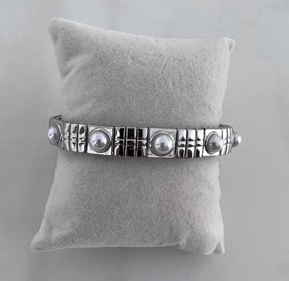 Pearl Stretch Bracelet
