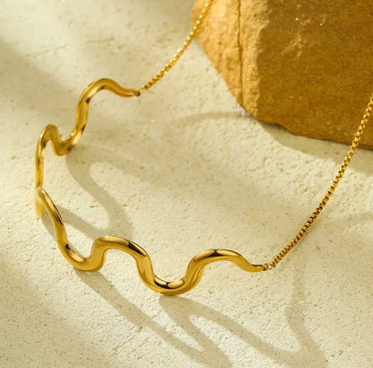 Wave Style Golden Choker