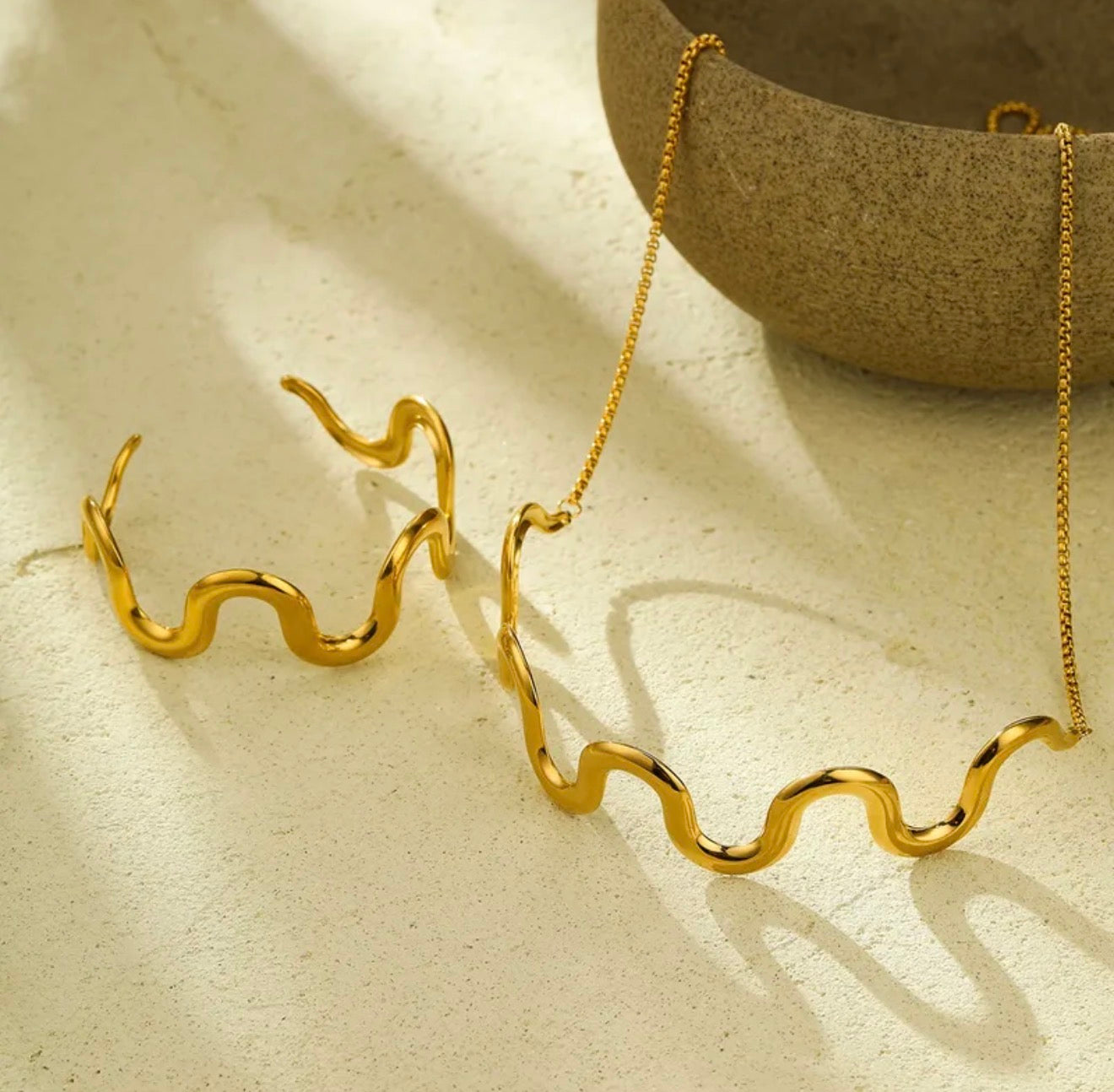 Wave Style Golden Choker