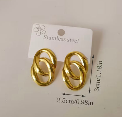 Luna Interlock Golden Earrings