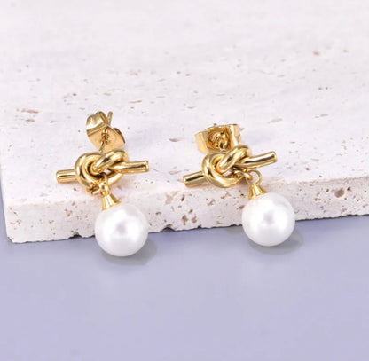Knots Pearl Earrings