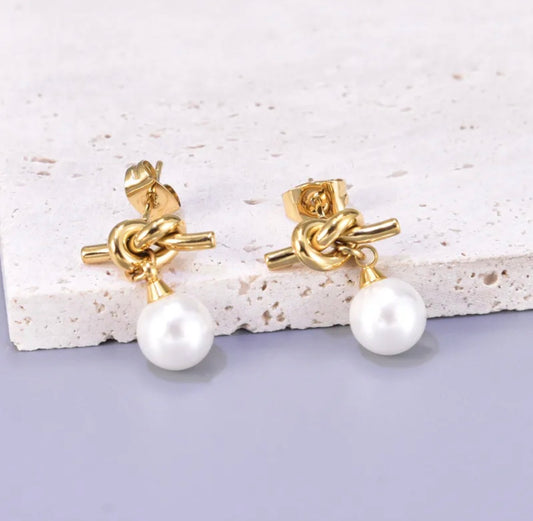 Knots Pearl Earrings