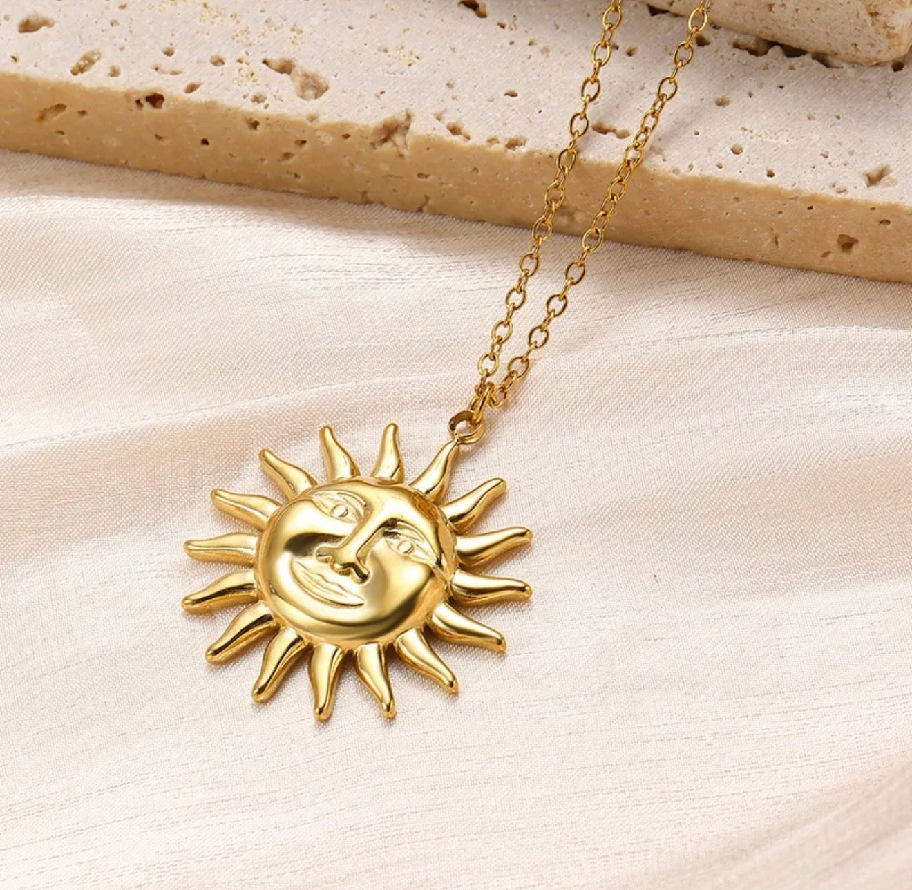 Small Beauty Sun Necklace