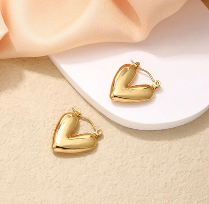 Basic golden heart earrings