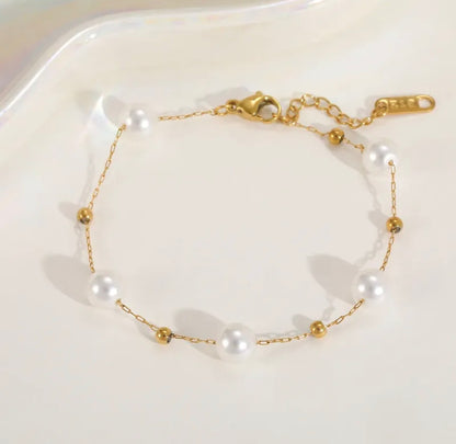 Vera Pearl Bracelet