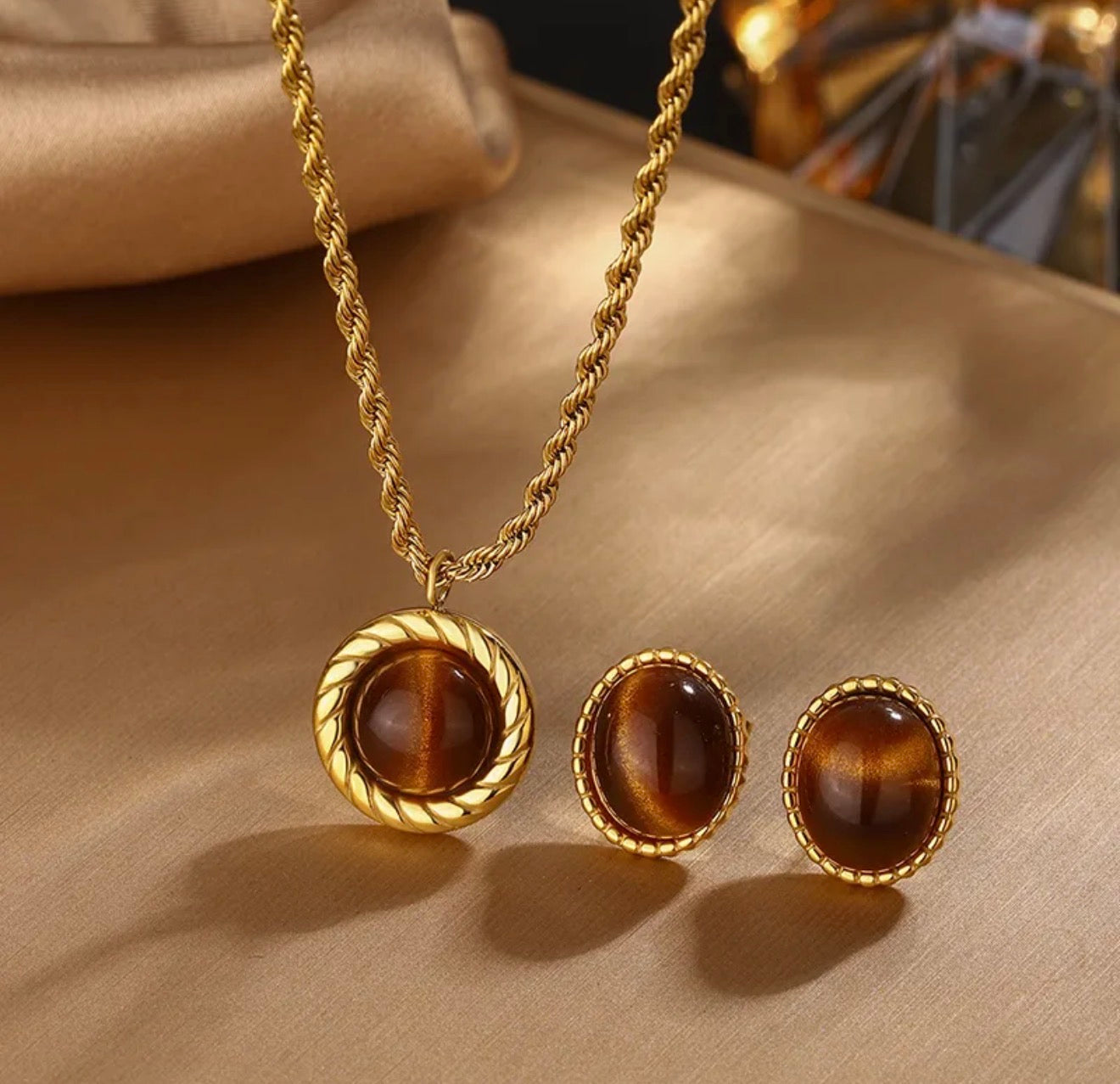Tiger Eyes Golden Set