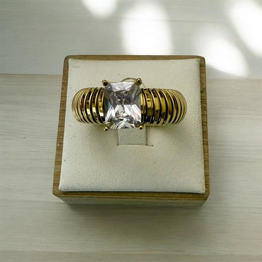Cristal Shine Golden Ring