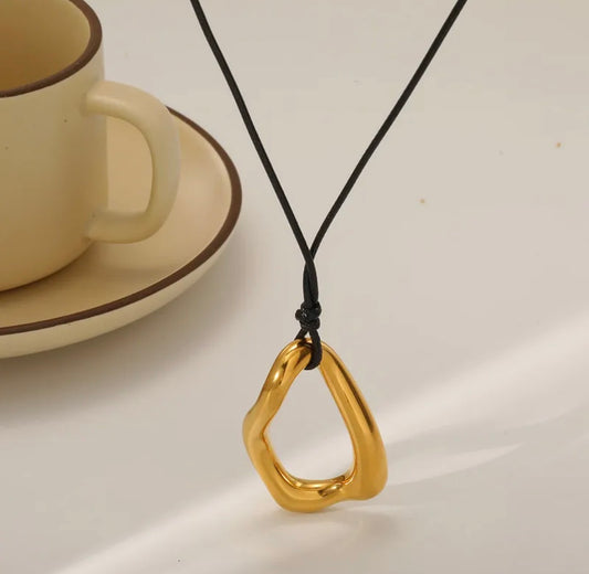 Eternal Curve Golden Necklace