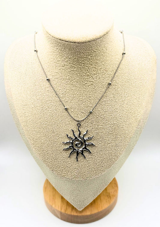 Collar de sol de plata