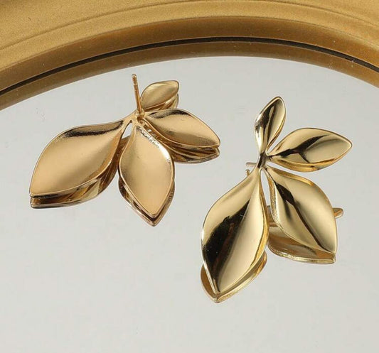 Pendientes de hoja dorada
