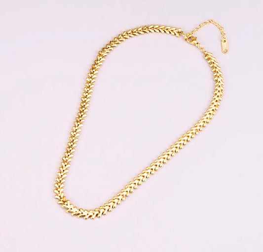 Collar de trenza dorada