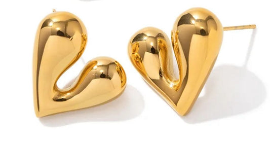 Pendientes de corazón dorado